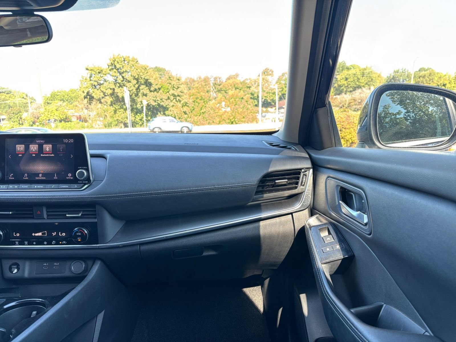 Used 2025 Nissan Rogue SV FWD image 34