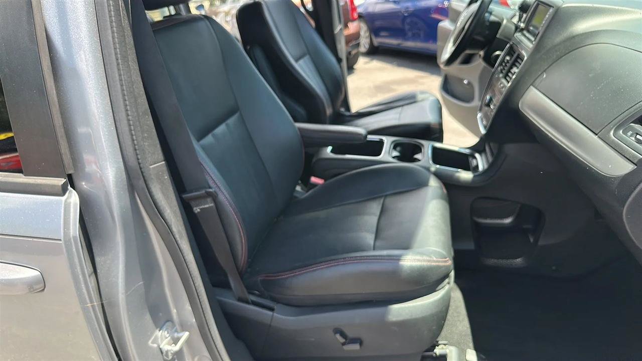 Used 2018 Dodge Grand Caravan GT FWD image 35
