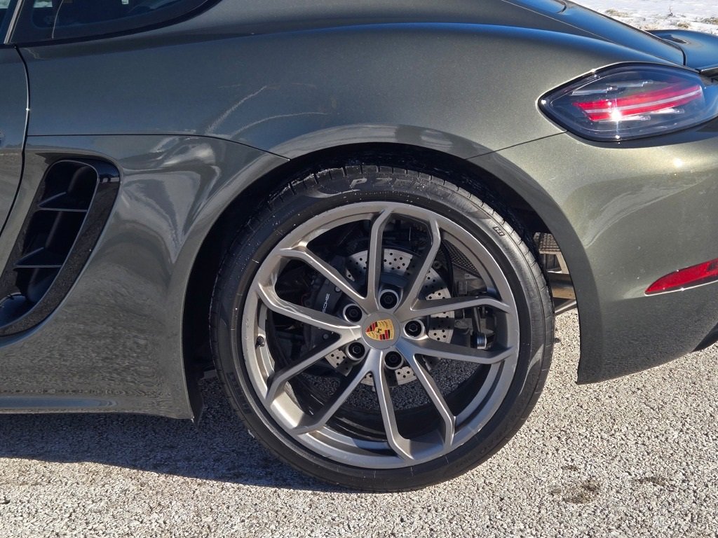 Used 2024 Porsche 718 Cayman image 15