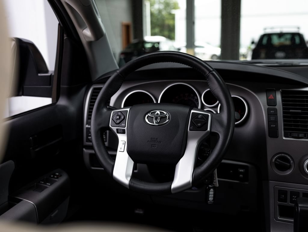 Used 2017 Toyota Sequoia SR5 AWD/4WD image 13
