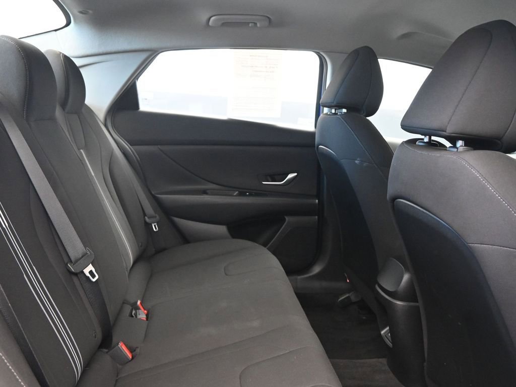 Used 2024 Hyundai Elantra SEL image 13