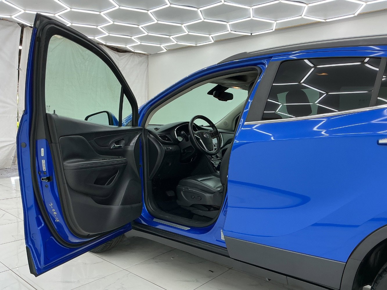 Used 2018 Buick Encore Essence FWD image 16