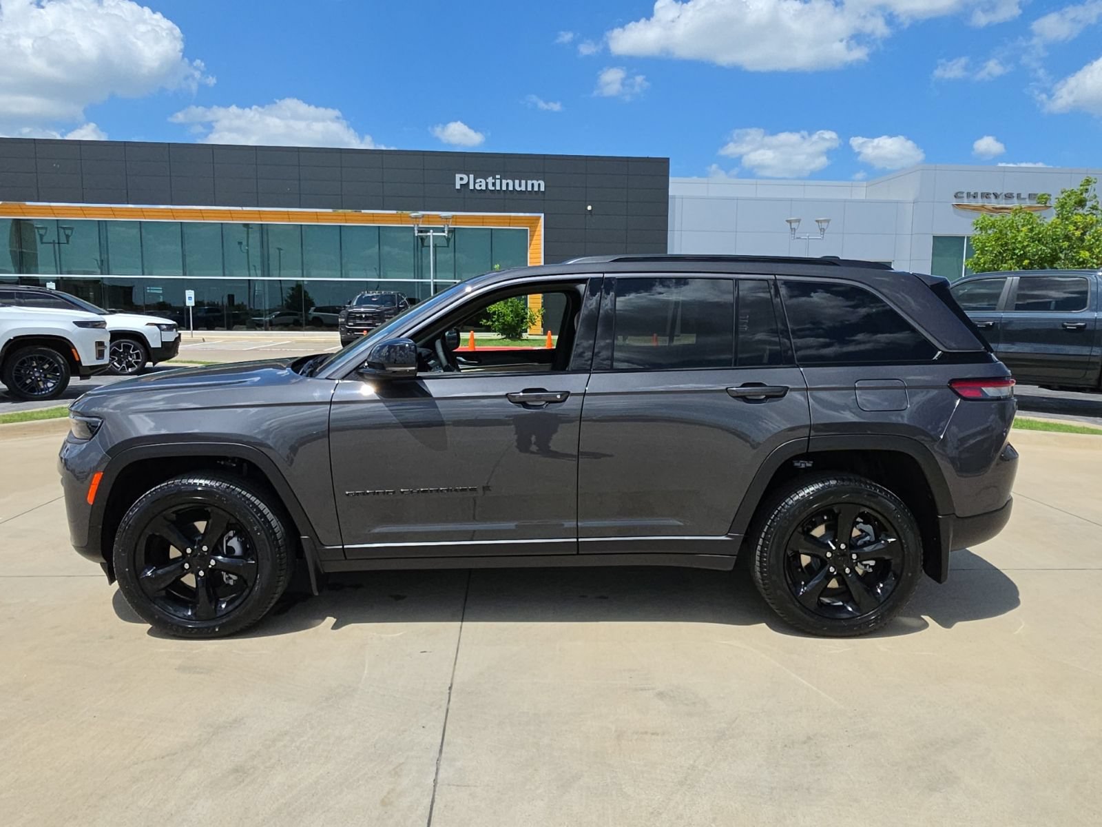 New 2026 Jeep Grand Cherokee Limited w/ Limited Altitude Package AWD/4WD video 2