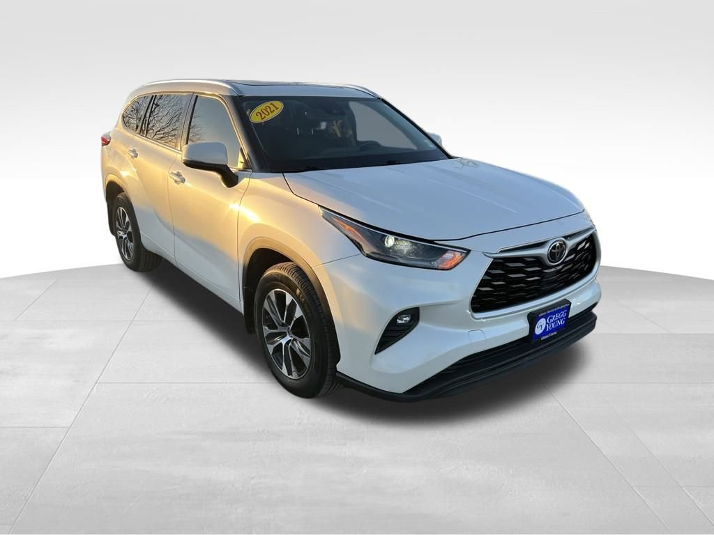 Used 2021 Toyota Highlander XLE image 8