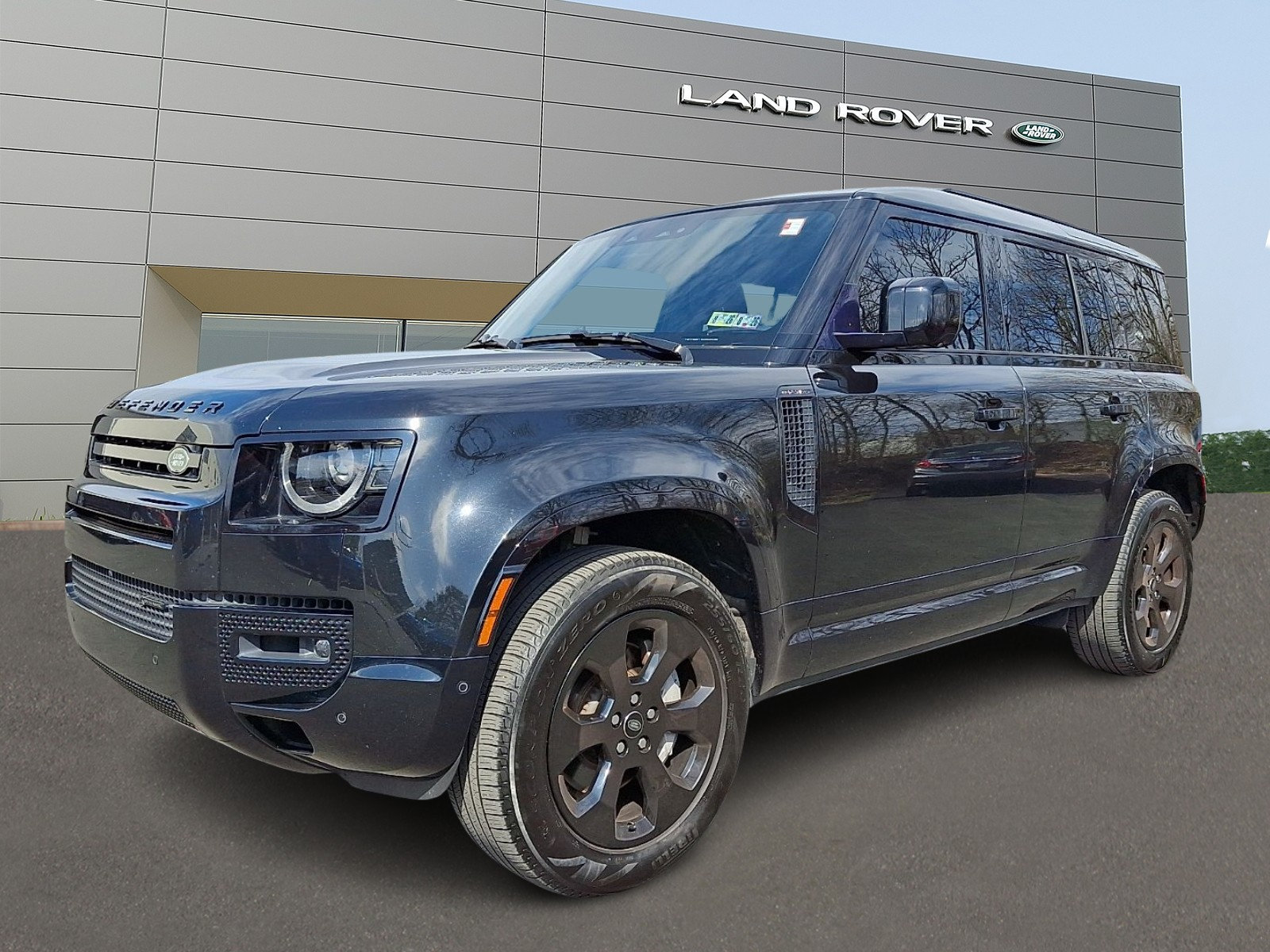 Used 2023 Land Rover Defender 110 X-Dynamic SE AWD/4WD image 1