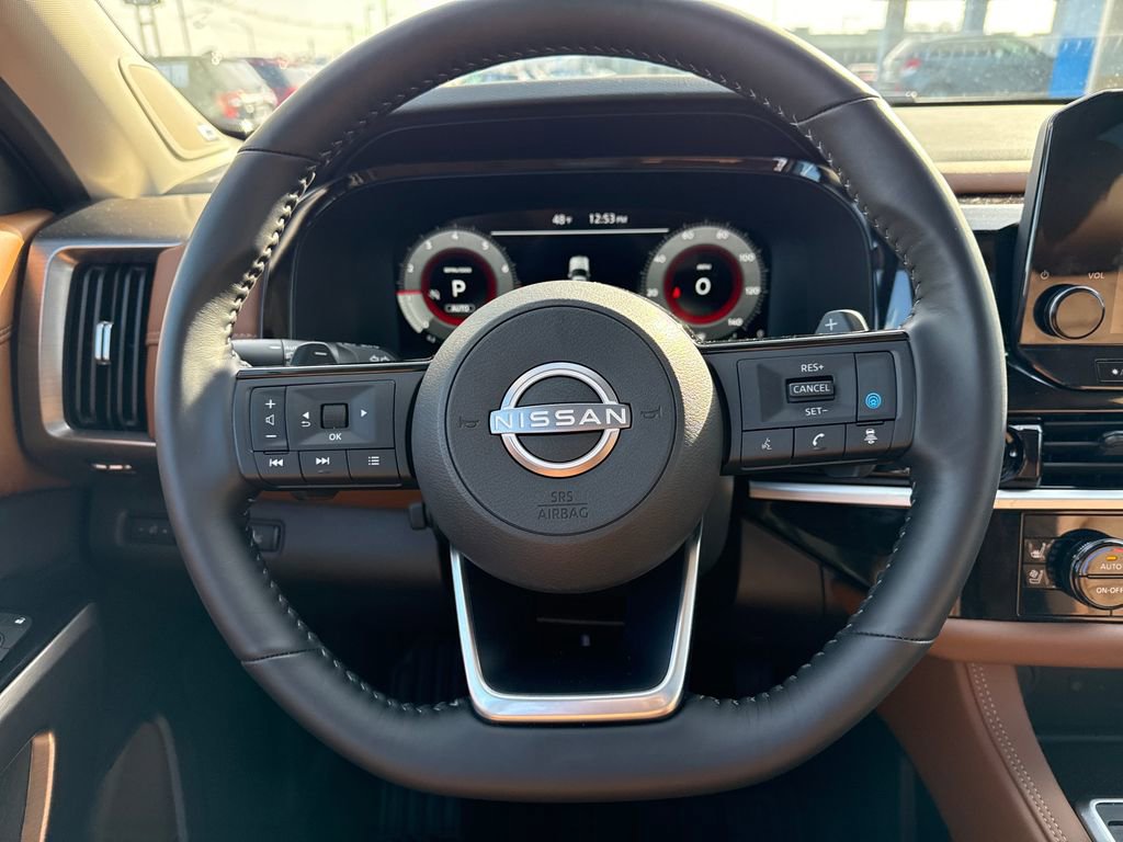 Used 2025 Nissan Pathfinder Platinum image 18