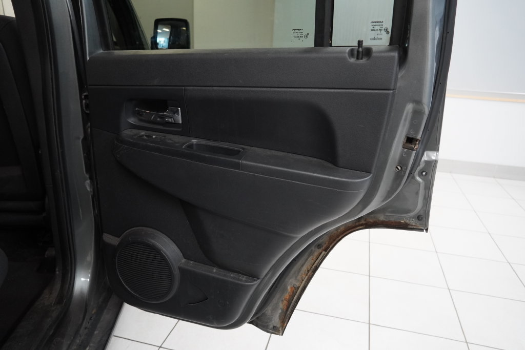 Used 2012 Jeep Liberty Sport AWD/4WD image 29
