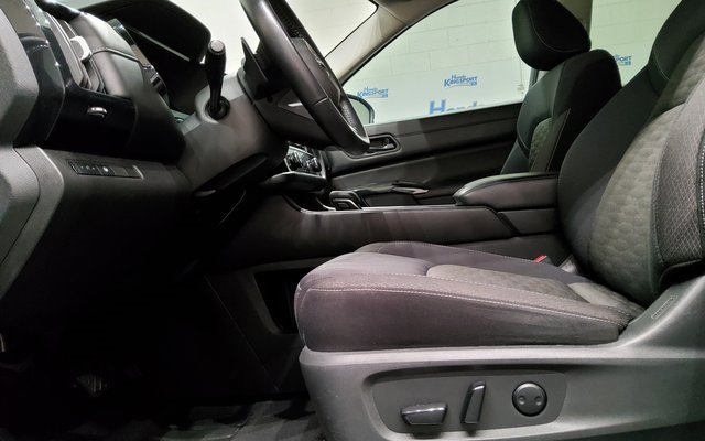 Used 2024 Nissan Pathfinder SV image 42