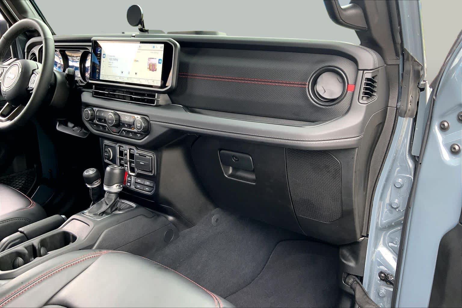 Used 2025 Jeep Wrangler Unlimited Rubicon AWD/4WD image 19