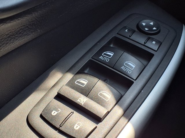 Used 2022 Jeep Cherokee Latitude AWD/4WD image 16