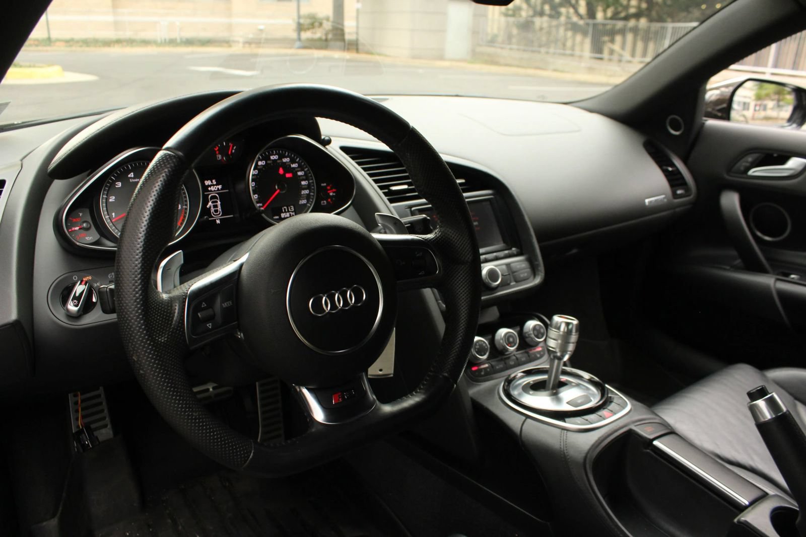 Used 2014 Audi R8 V8 w/ Enhanced Leather Package AWD/4WD image 28