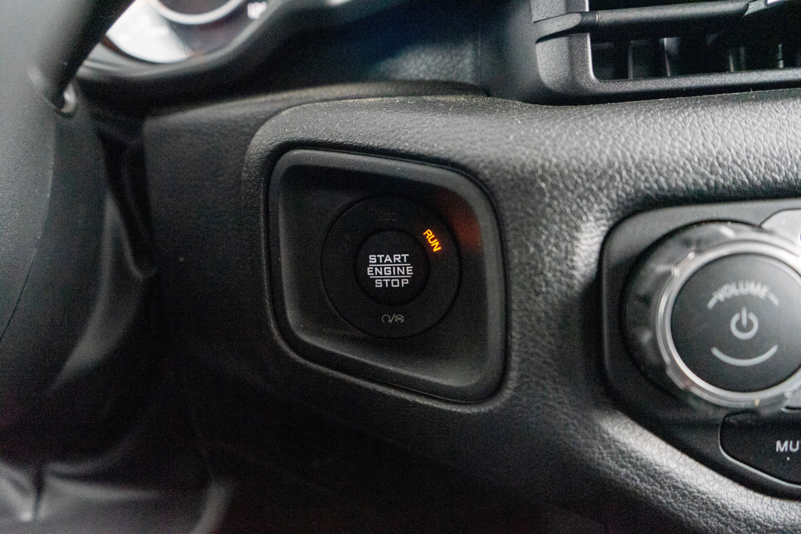 Used 2024 Jeep Gladiator Sport AWD/4WD image 21