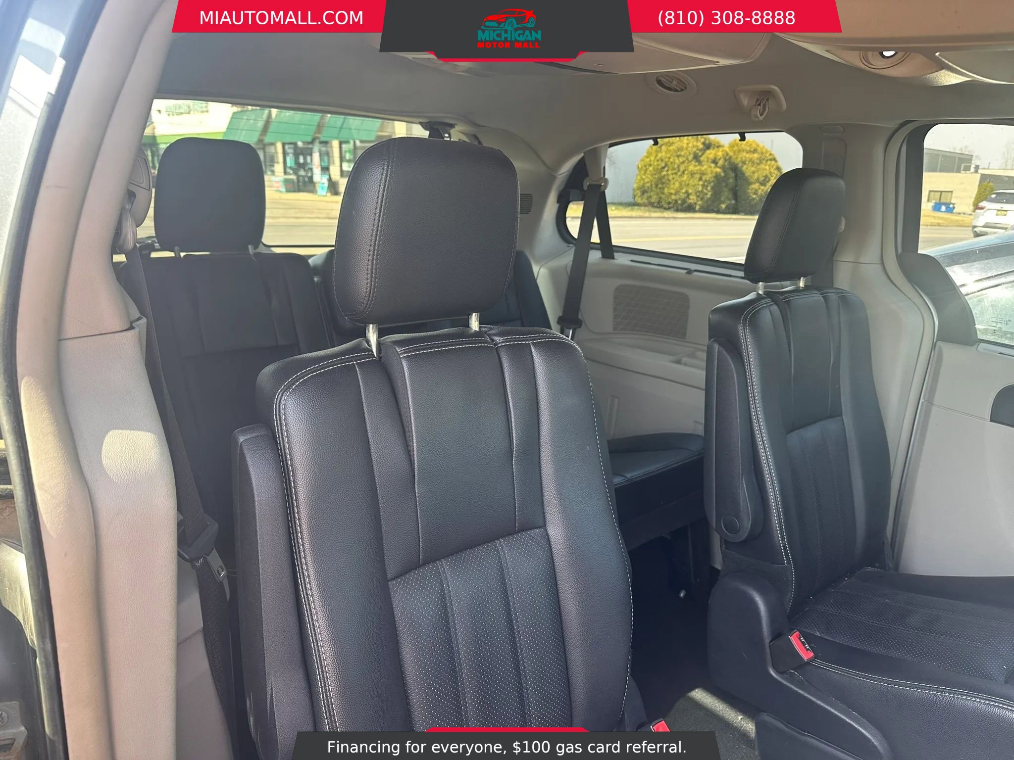 Used 2014 Chrysler Town & Country Touring-L w/ Driver Convenience Group image 25