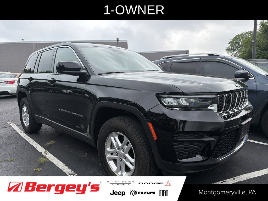 Used 2023 Jeep Grand Cherokee Laredo w/ Luxury Tech Group I AWD/4WD image 1