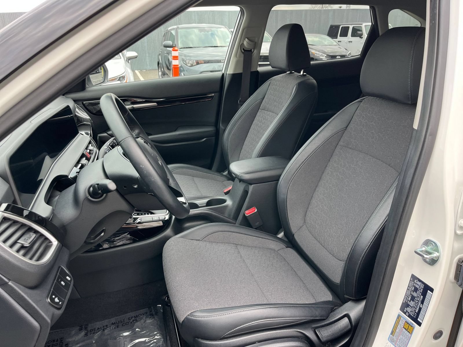 Used 2025 Kia Seltos S FWD image 36
