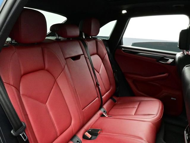 Certified 2022 Porsche Macan S AWD/4WD image 17