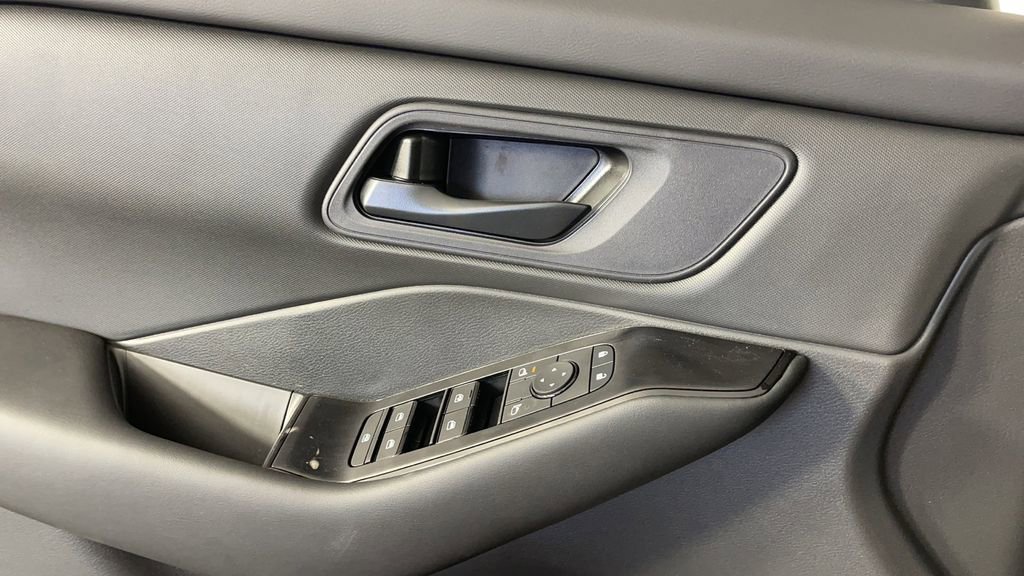 New 2025 Nissan Rogue S image 29