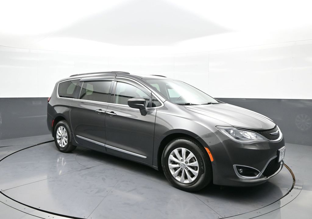 Used 2017 Chrysler Pacifica Touring-L image 4