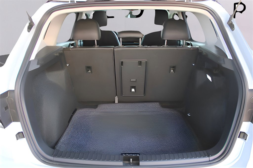 Used 2025 Volkswagen Taos SE image 12