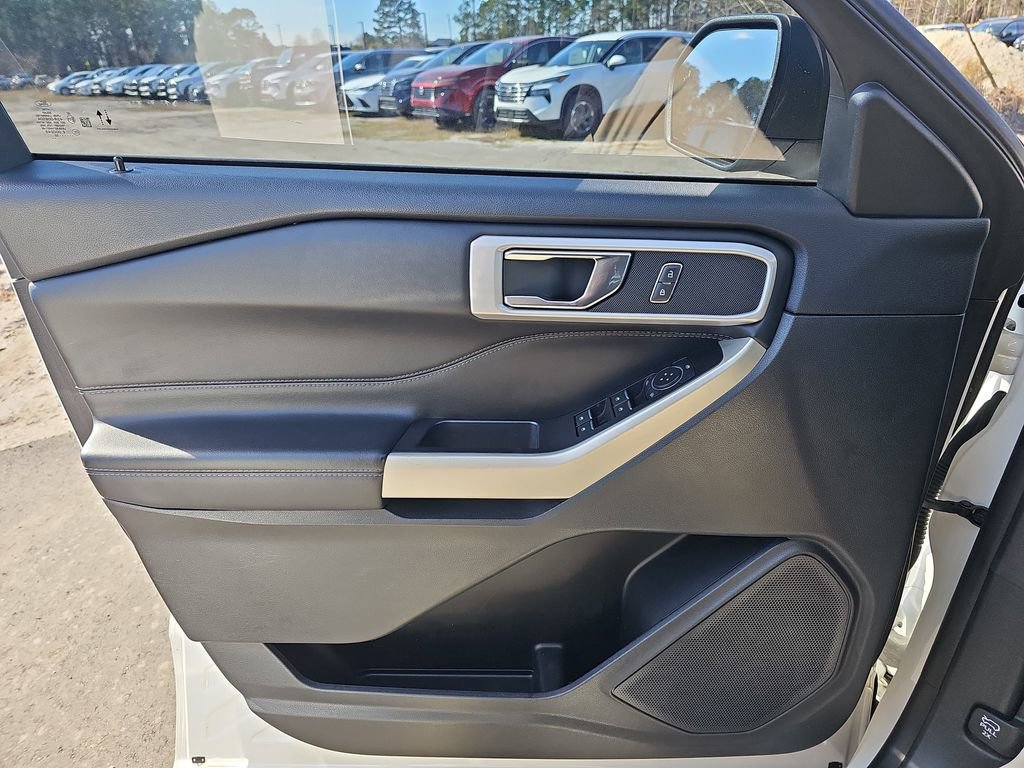 Used 2022 Ford Explorer XLT w/ Equipment Group 202A image 31