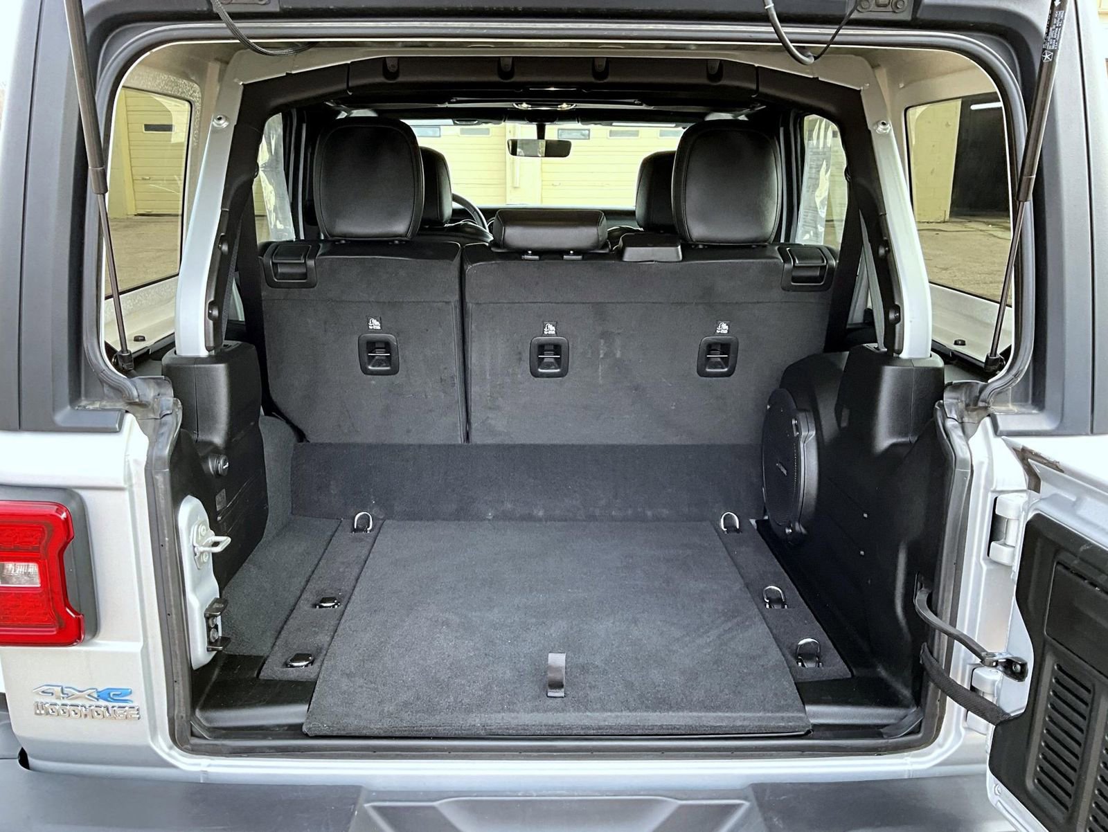 Used 2023 Jeep Wrangler Unlimited Sahara image 9