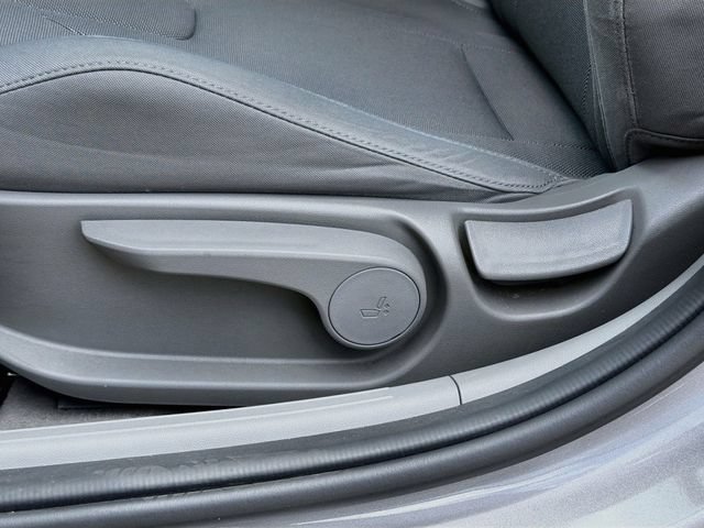 Used 2021 Hyundai Elantra SE FWD image 24