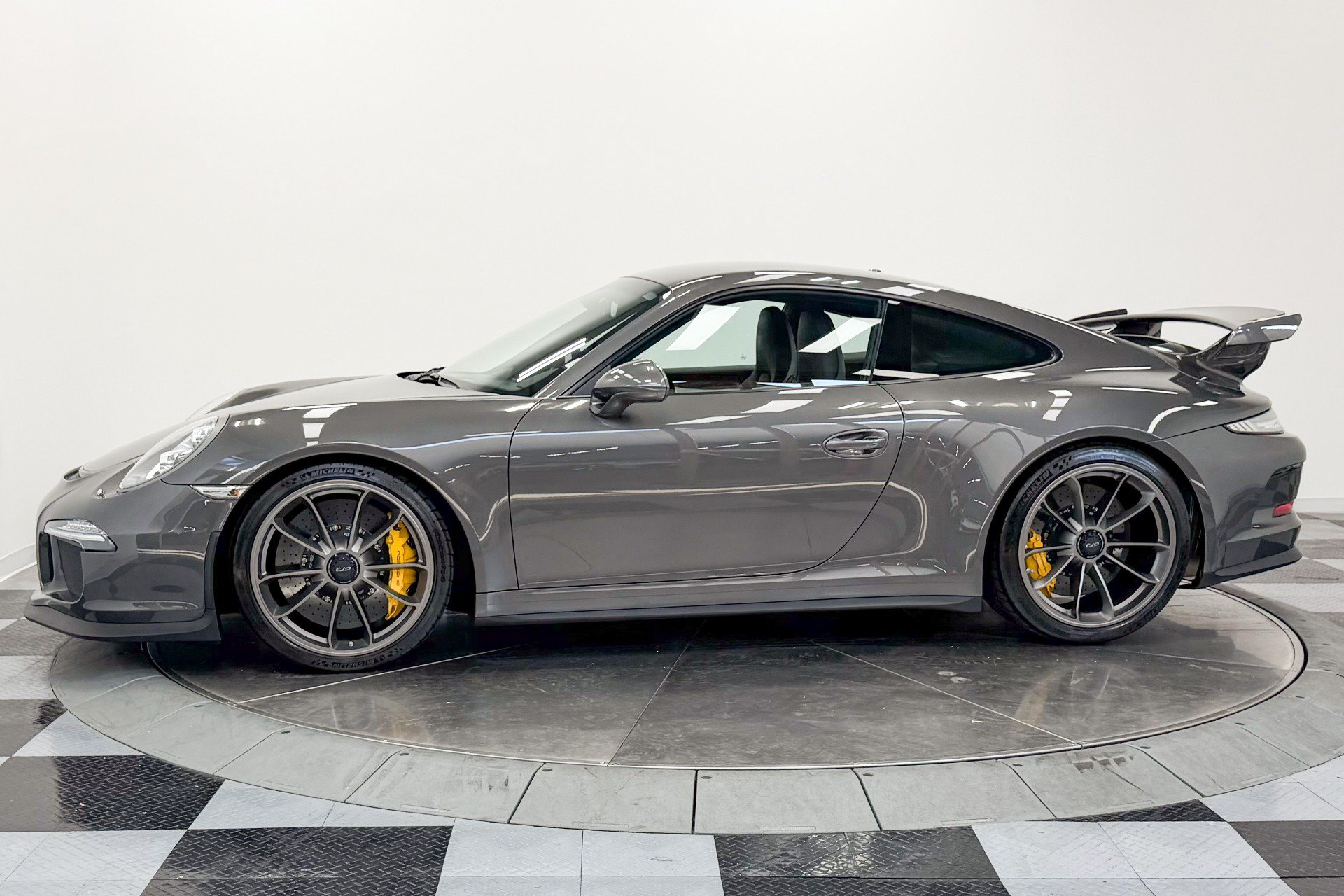 Used 2015 Porsche 911 GT3 RWD image 6