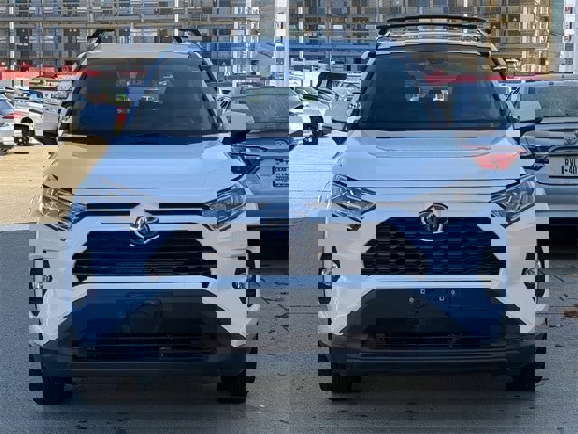 Used 2021 Toyota RAV4 XLE image 8