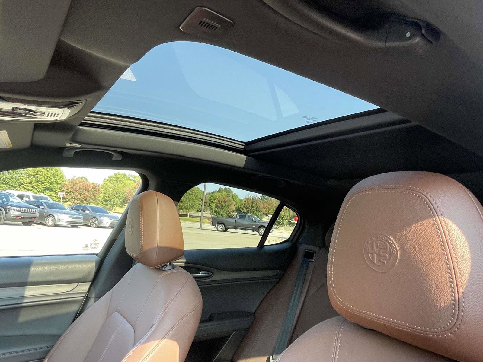 Used 2022 Alfa Romeo Stelvio Ti image 2