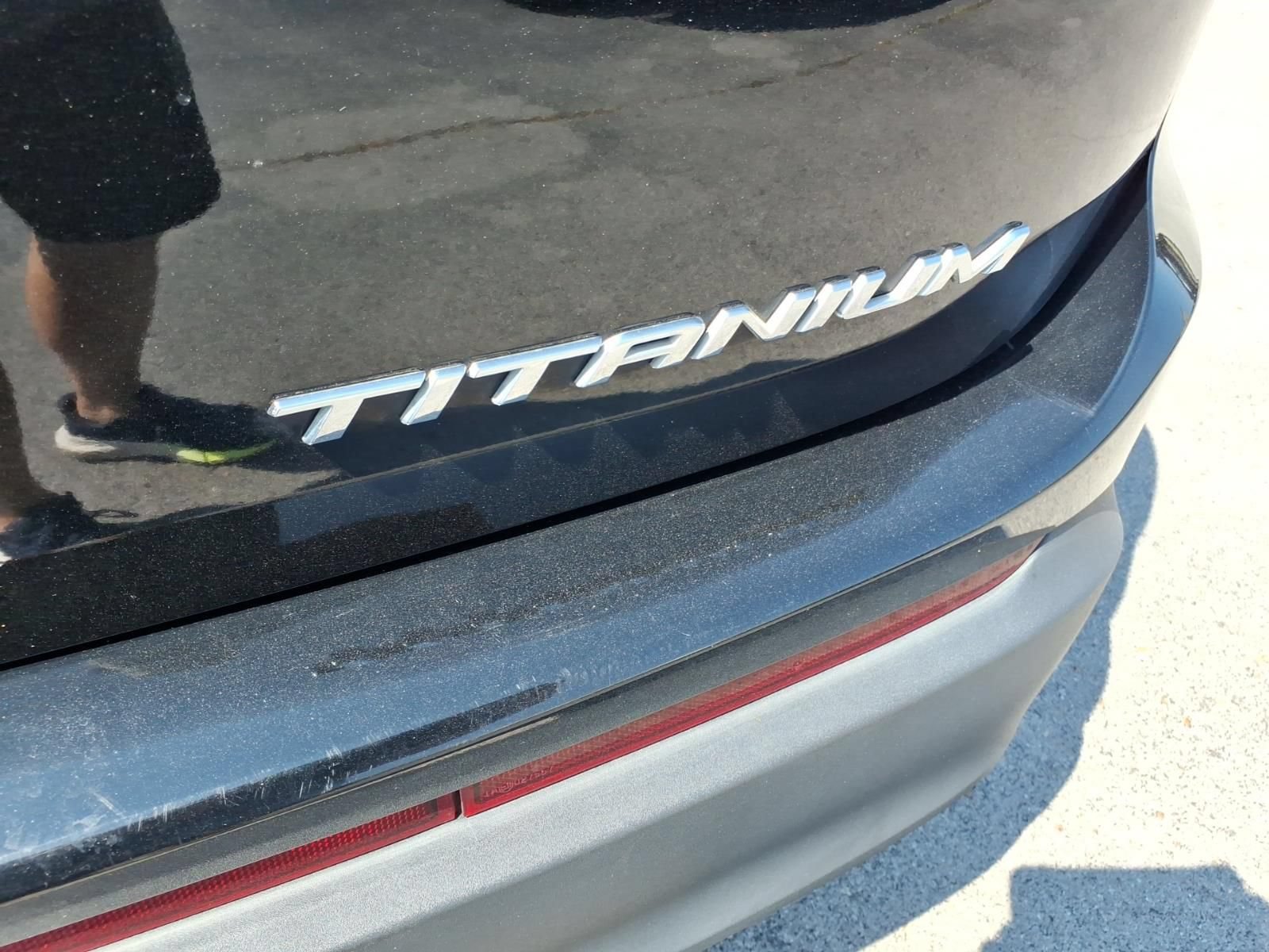 Used 2017 Ford Edge Titanium w/ Equipment Group 301A FWD image 13