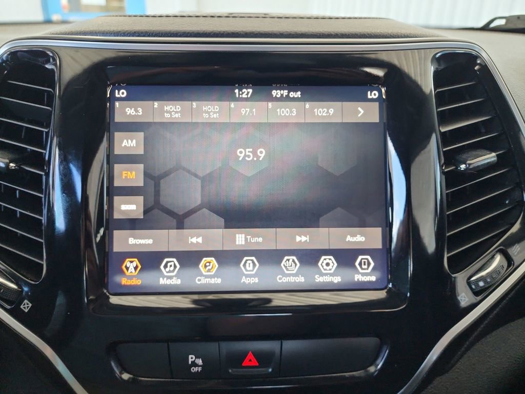 Used 2019 Jeep Cherokee Limited FWD image 28