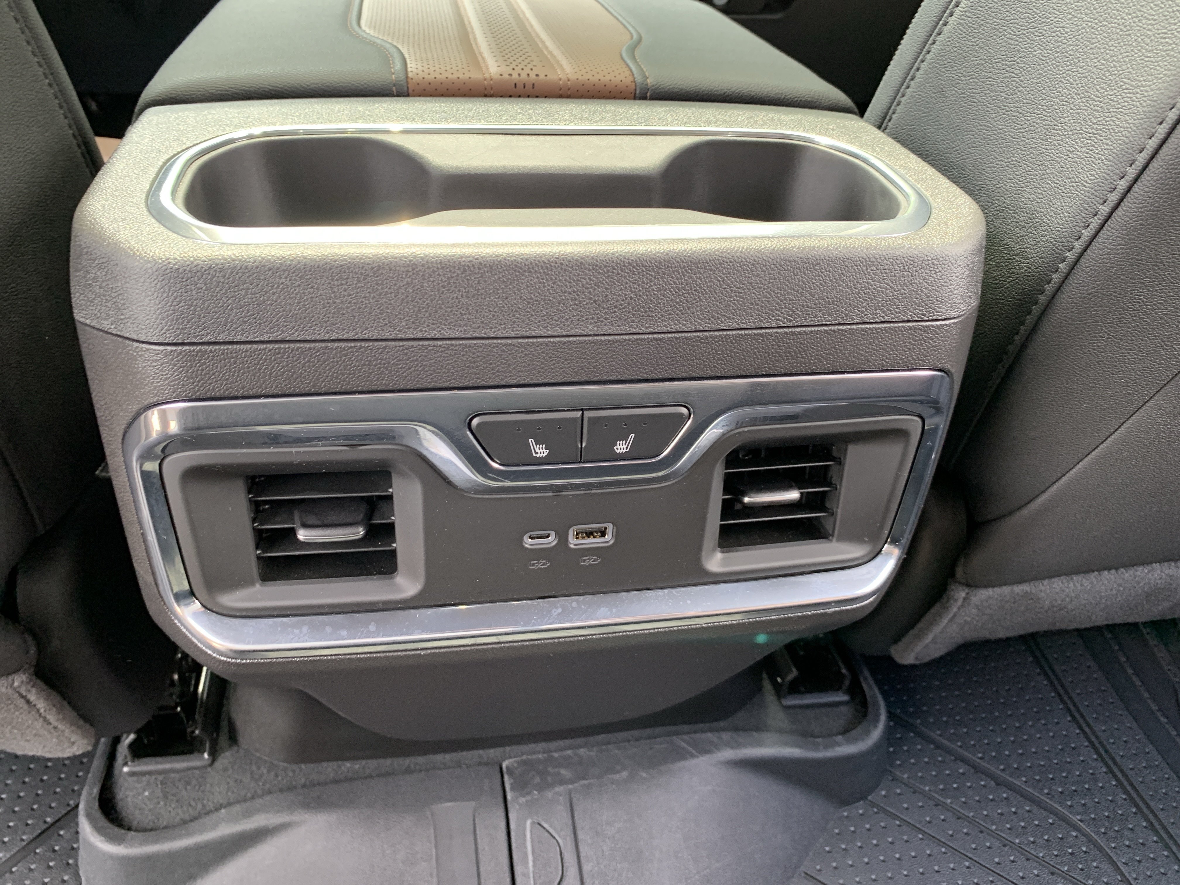 Used 2025 Chevrolet Silverado 1500 High Country AWD/4WD image 39