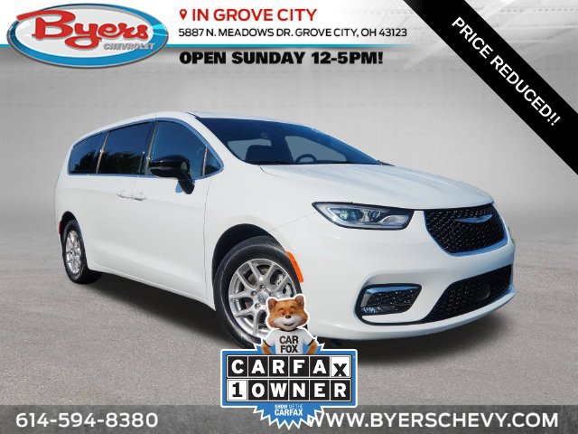 Used 2025 Chrysler Pacifica Select