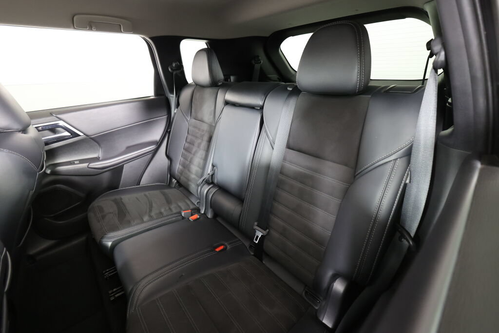 Used 2024 Mitsubishi Outlander SE AWD/4WD image 15
