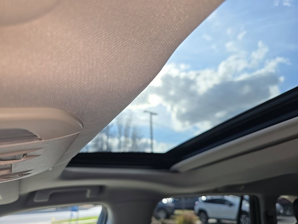 Used 2024 Toyota Highlander XLE image 16