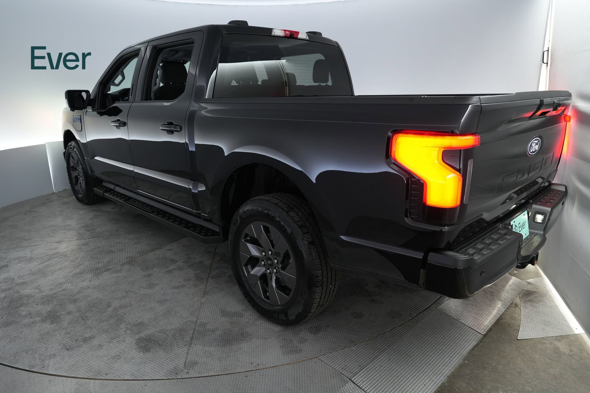 Used 2024 Ford F150 Lightning Flash AWD/4WD image 3