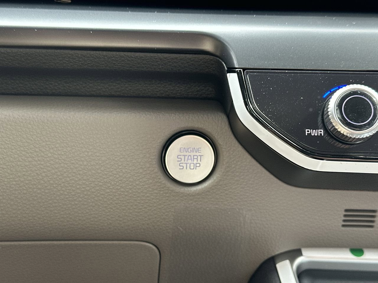 New 2026 Kia Carnival FWD image 25