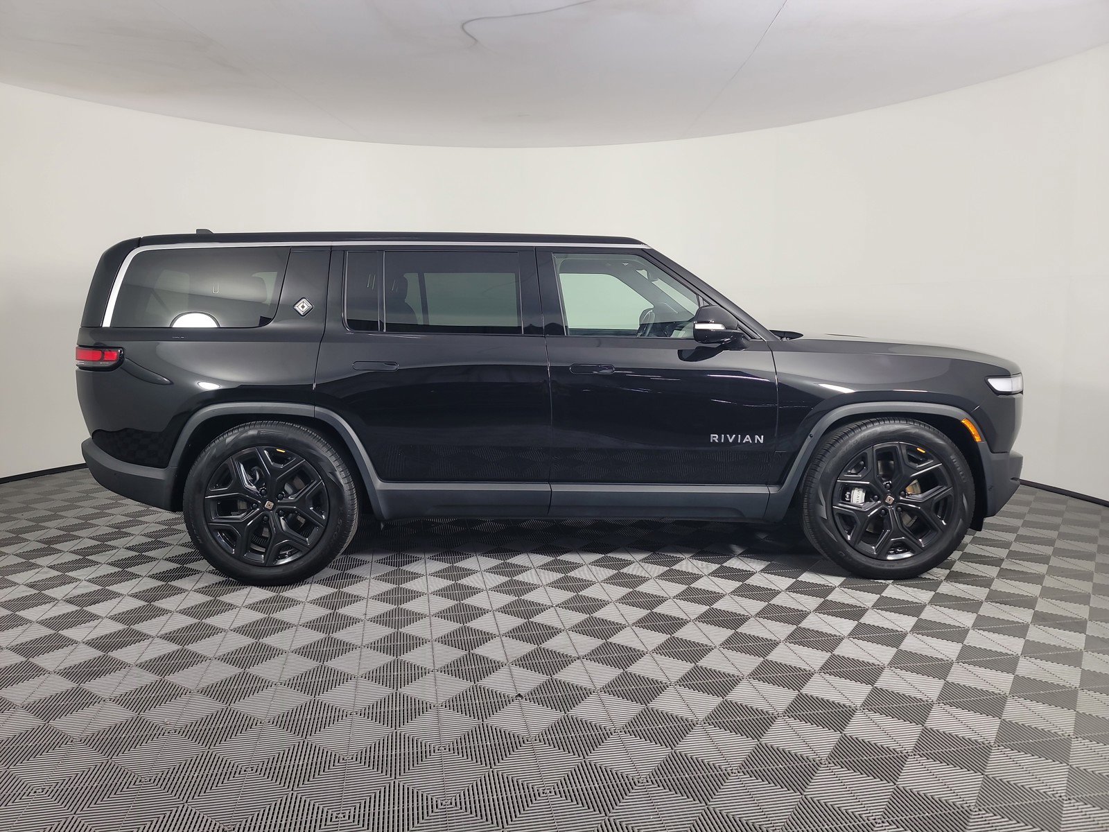 Used 2024 Rivian R1S Adventure image 6