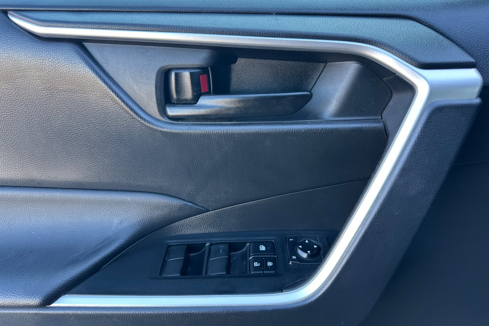 Used 2023 Toyota RAV4 LE image 11