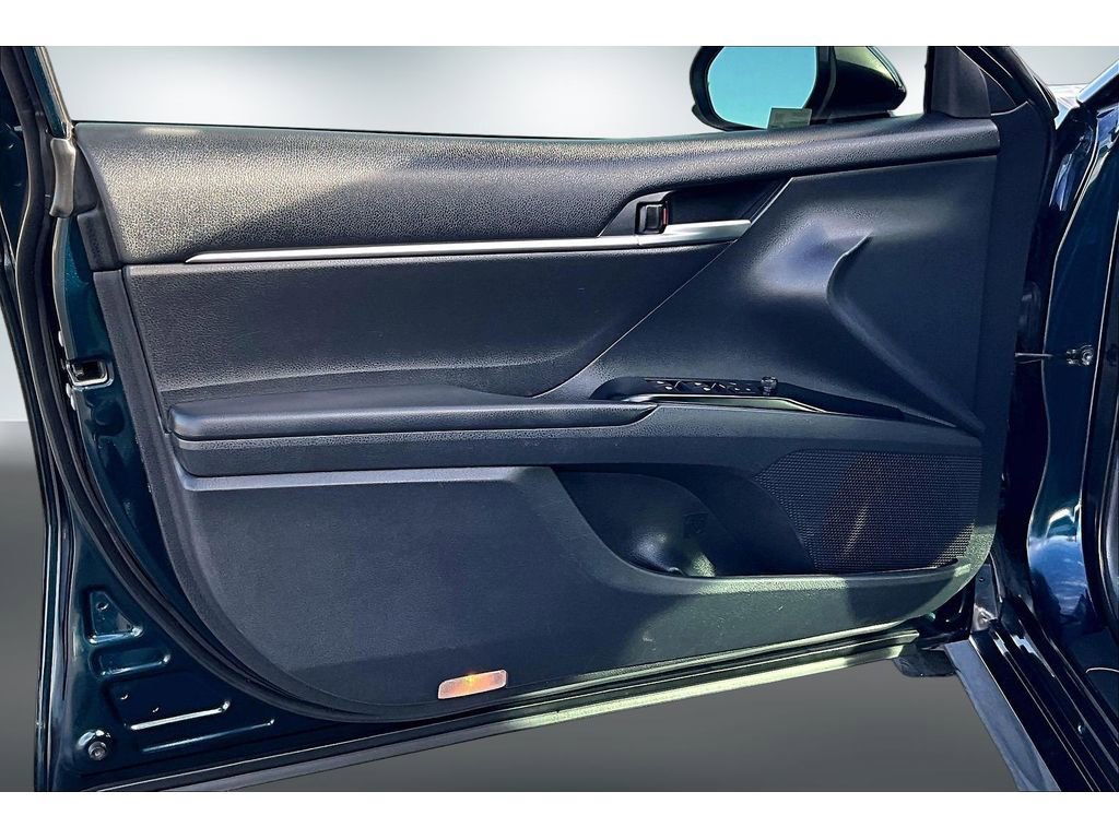 Used 2018 Toyota Camry LE image 17