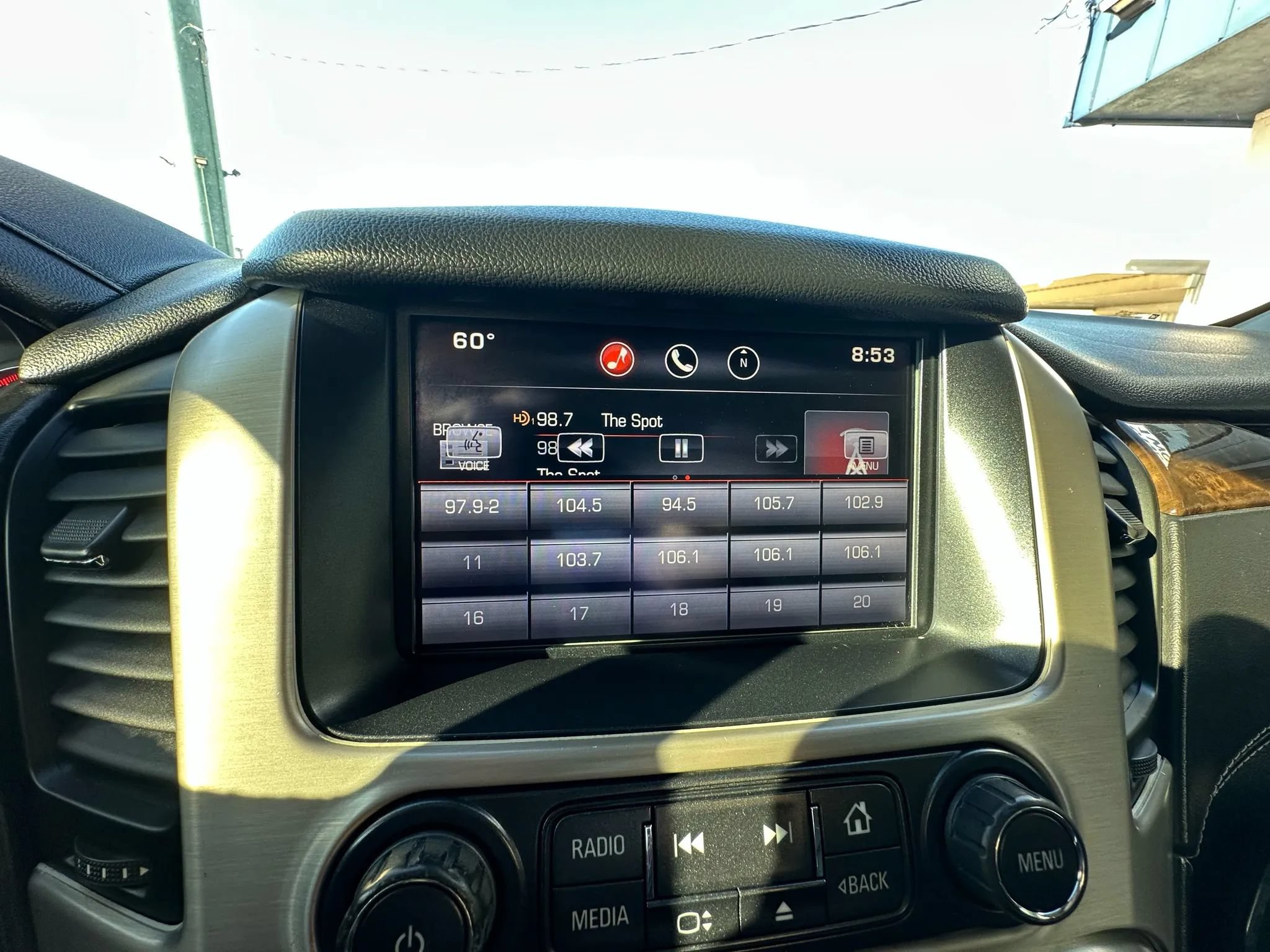 Used 2015 GMC Yukon Denali w/ Premium Package AWD/4WD image 28