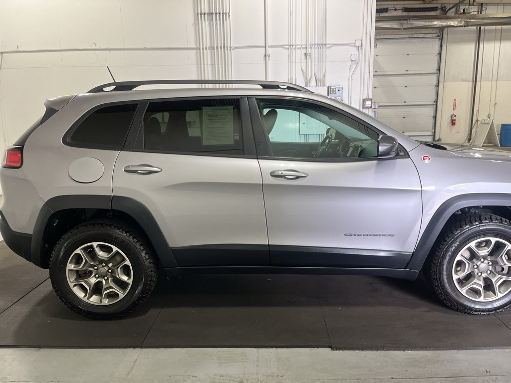 Used 2020 Jeep Cherokee Trailhawk AWD/4WD image 5
