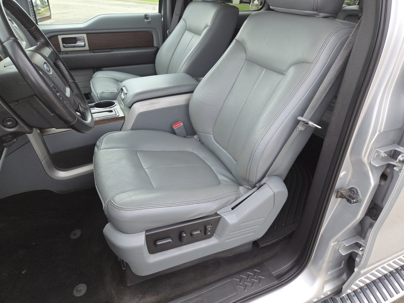 Used 2013 Ford F150 Lariat w/ Lariat Chrome Pkg AWD/4WD image 23