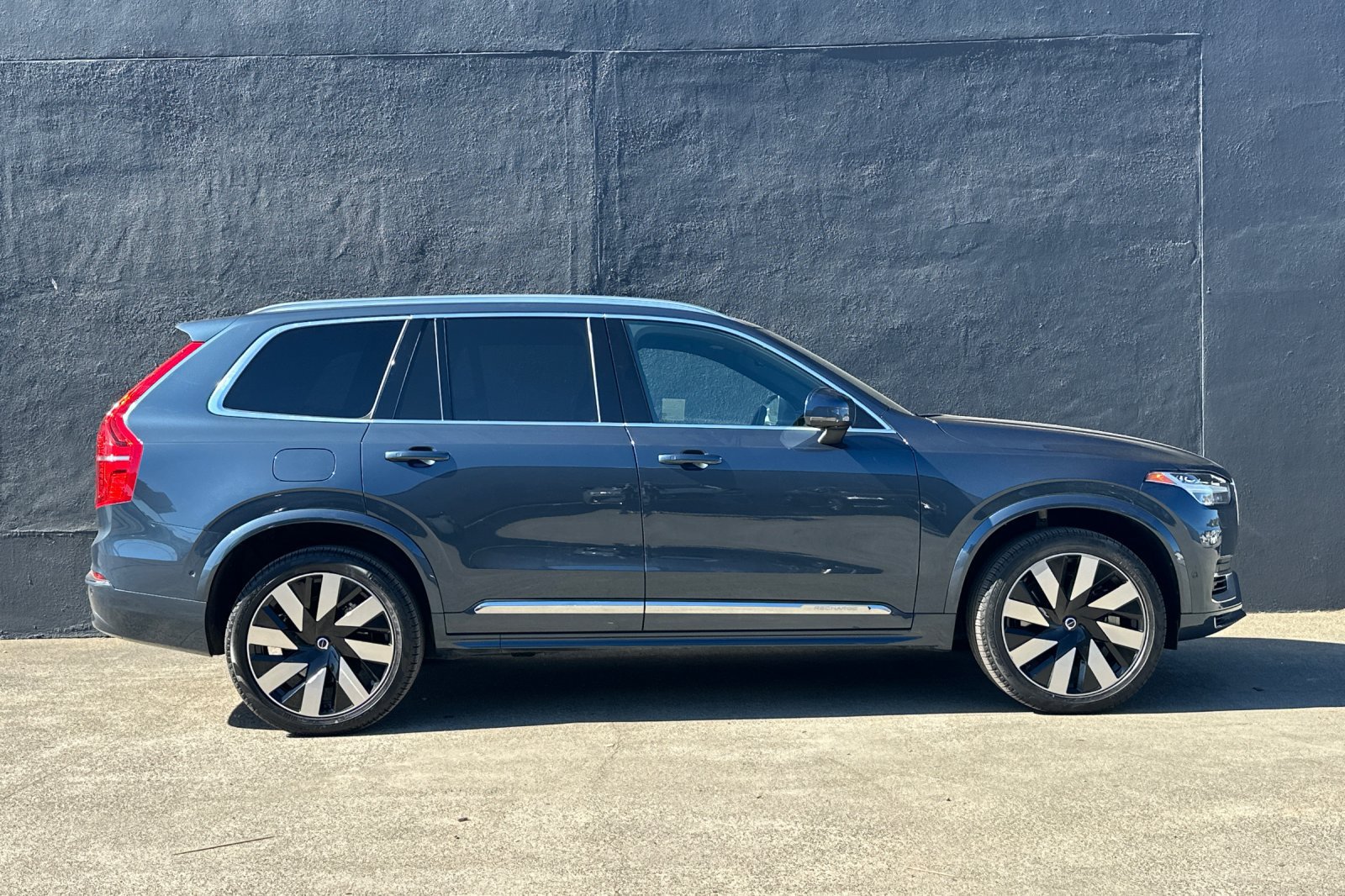 Certified 2024 Volvo XC90 T8 Ultimate w/ Protection Package AWD/4WD image 9