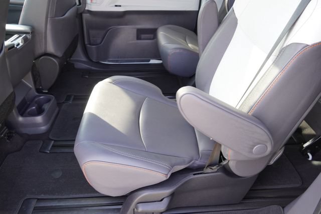Used 2023 Toyota Sienna XSE FWD image 19