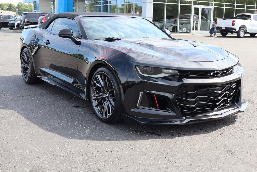 Used 2018 Chevrolet Camaro ZL1 RWD image 2
