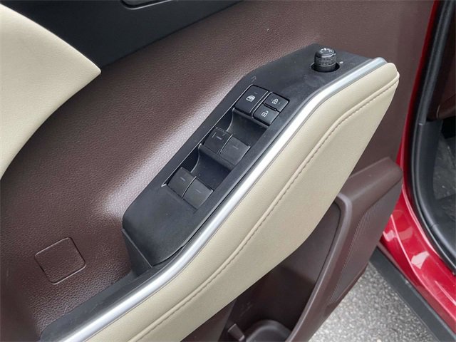 Used 2020 Toyota Highlander XLE image 20