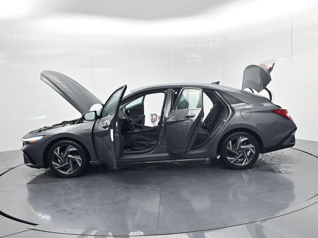 Used 2025 Hyundai Elantra SEL FWD image 63