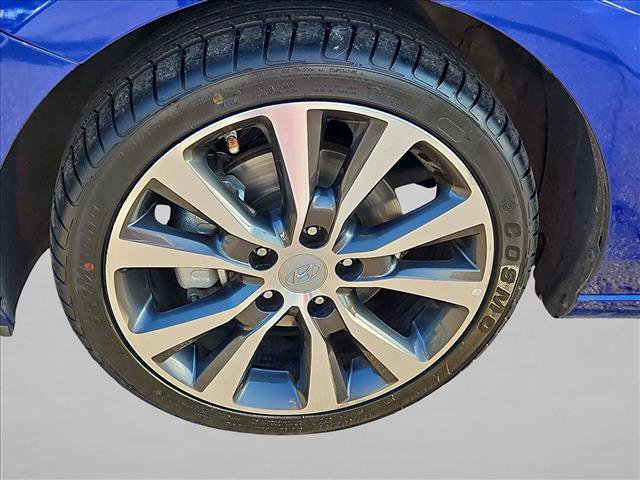 Used 2019 Hyundai Elantra GT image 22