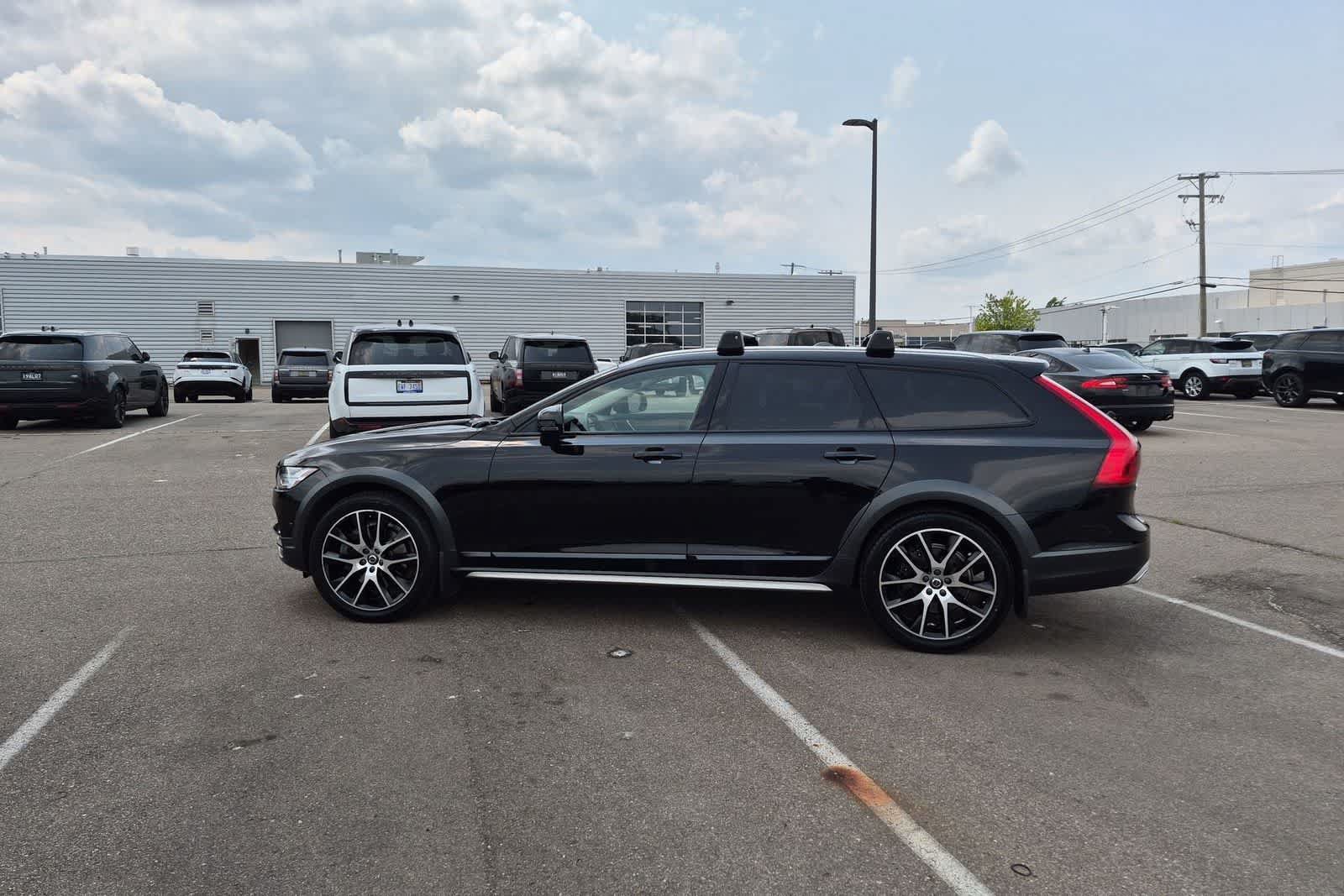 Used 2019 Volvo V90 T6 Cross Country AWD/4WD image 3